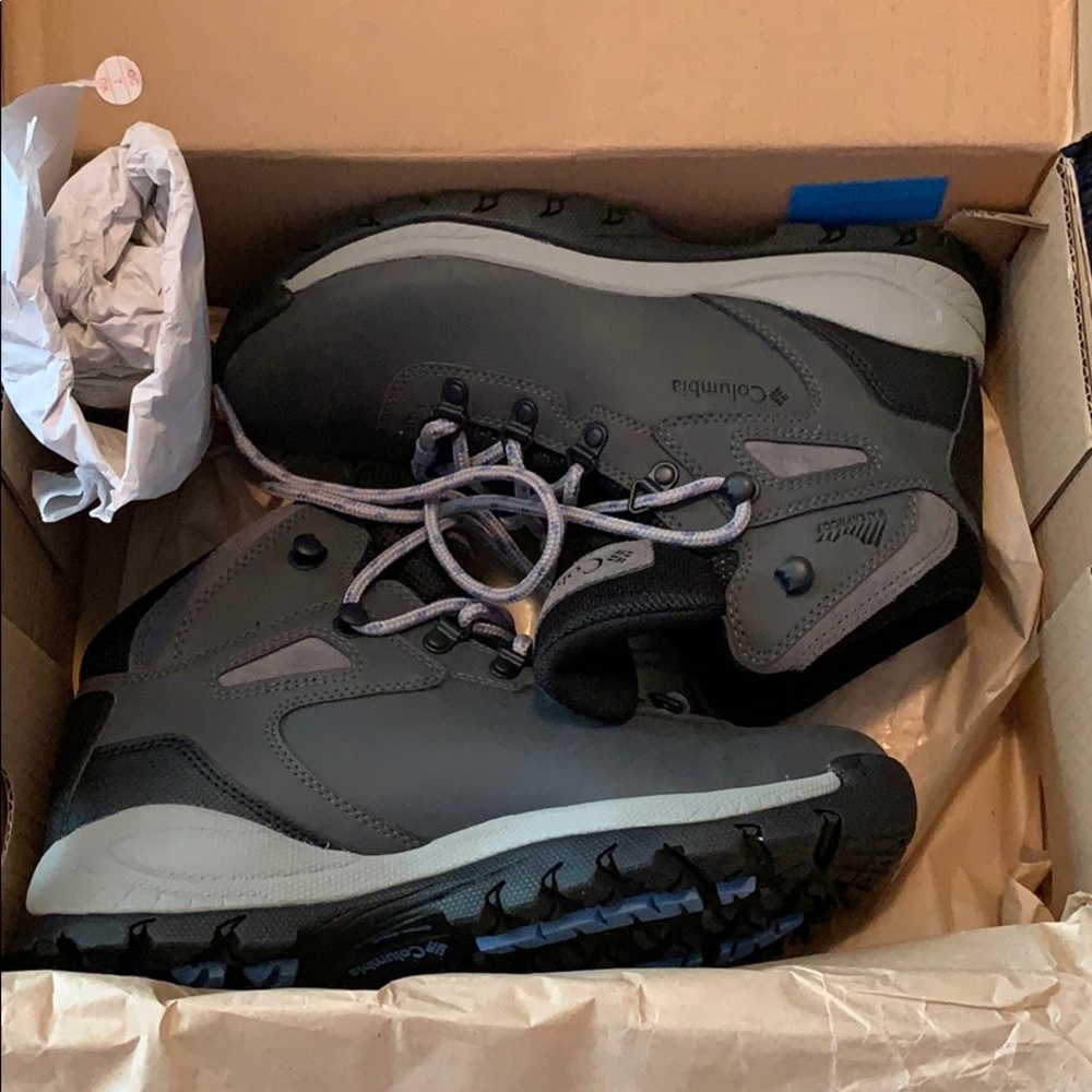 LAST CALL BRAND NEW (NWT) COLUMBIA HIKING BOOTS